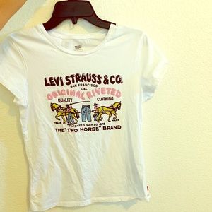 Short sleeve Levi’s shirt